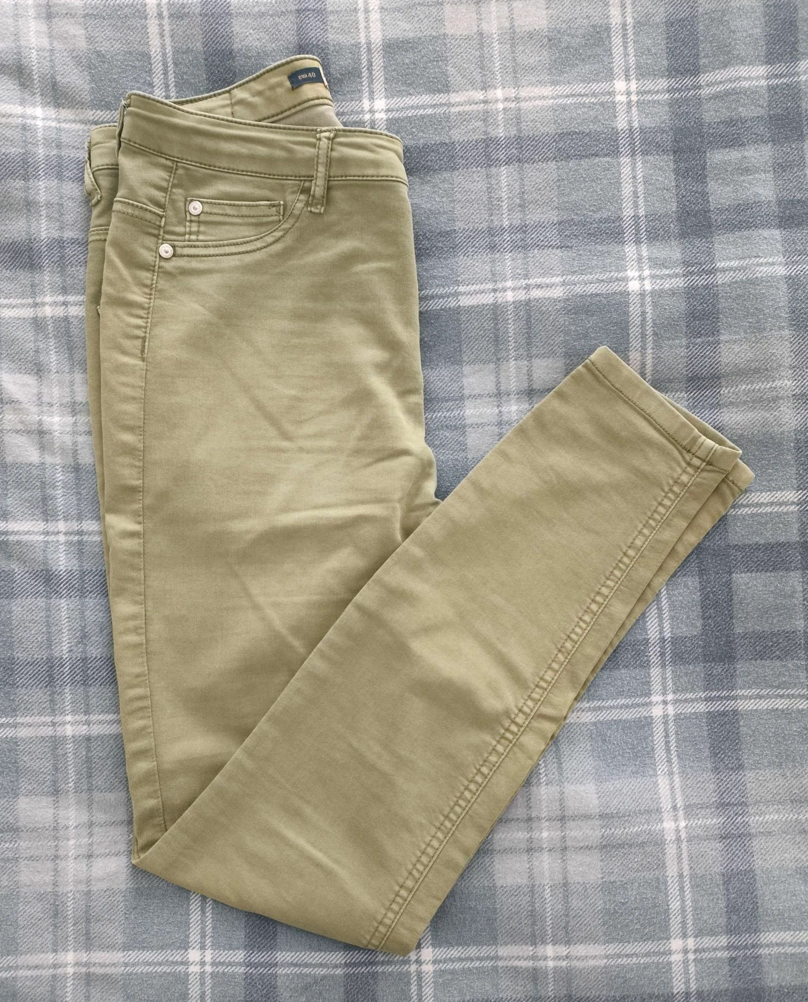 Pantalón pitillo verde 